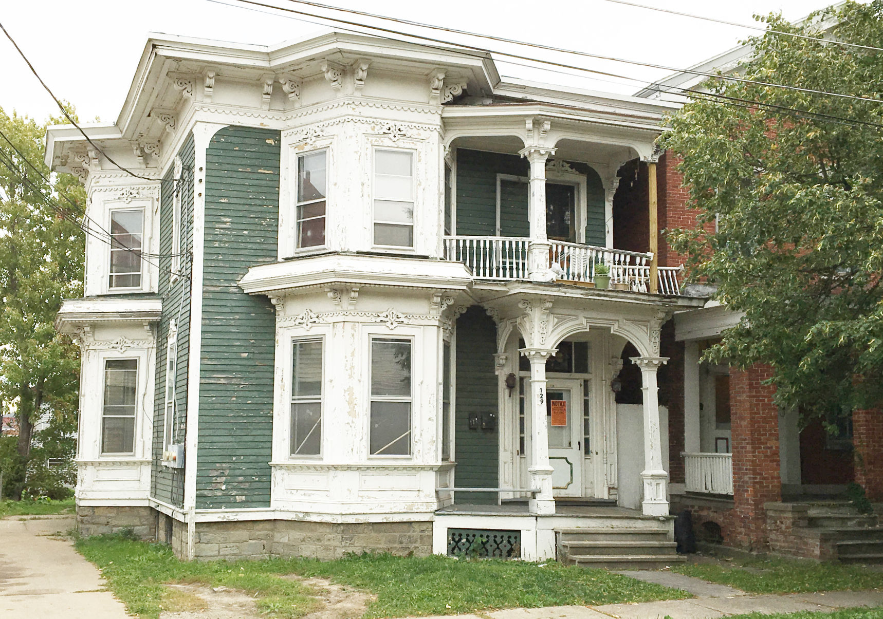 Oswego tenants band together against landlord